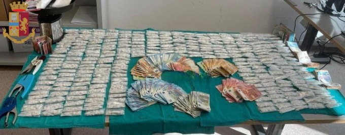 ROMA: TOR BELLA MONACA, SEQUESTRATE 5.000 DOSI DI COCAINA