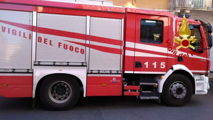 POMEZIA: TROVATO MORTO ACCANTO ALL’AUTO IN FIAMME