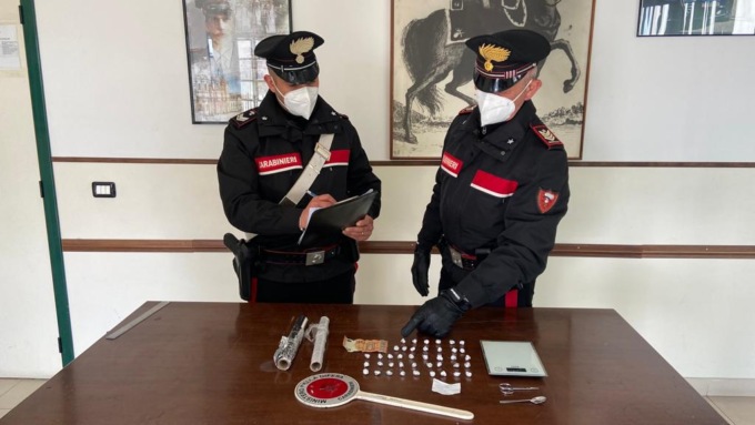 TERRACINA: COCAINA E BANCONOTA FALSA, ARRESTATA