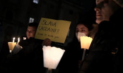 GUERRA IN UCRAINA, A ROMA LA FIACCOLATA PER LA PACE