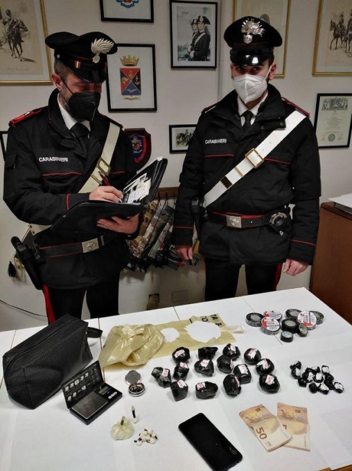 SABAUDIA: UN CHILO DI COCAINA NASCOSTO NEL CASSETTO, UN ARRESTO
