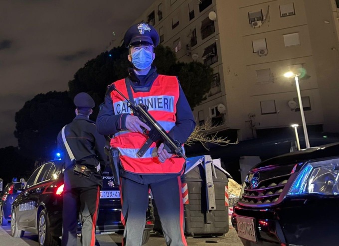 ROMA: CONTROLLI ANTIDROGA A TOR BELLA MONACA, 7 ARRESTI E 100 DOSI DI COCAINA SEQUESTRATE