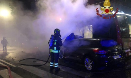 ROMA: SCONTRO TRA BUS ATAC ED AUTO PROVOCA INCENDIO, UN MORTO