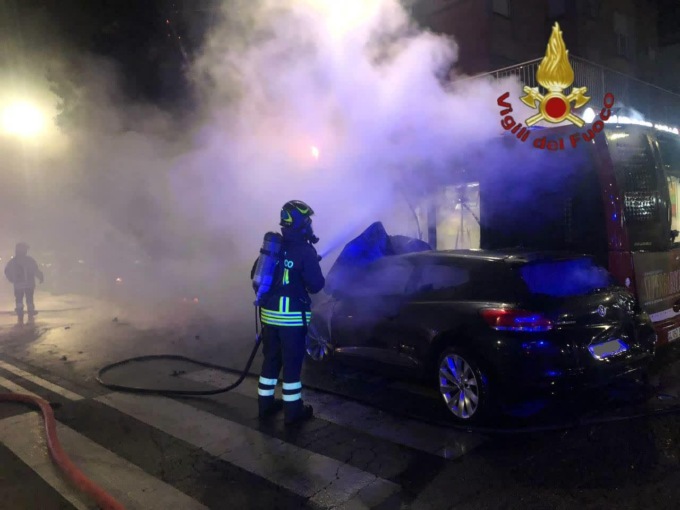 ROMA: SCONTRO TRA BUS ATAC ED AUTO PROVOCA INCENDIO, UN MORTO