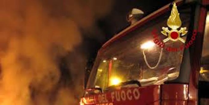 ROMA: INCENDIO NEL DEPOSITO GIUDIZIARIO, DISTRUTTI 500 MOTORINI