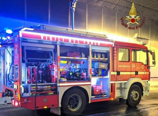 ROMA: INCENDIO, MORTO UN UOMO E DUE CANI
