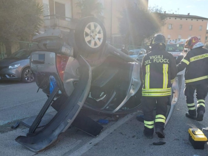 VITERBO: SCONTRO IN VIA VOLTA, FERITA UNA BAMBINA DI 3 ANNI