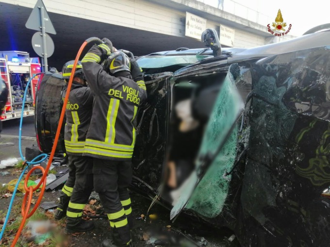 ROMA: AUTO PRECIPITA DAL CAVALCAVIA, MORTO UN 43ENNE