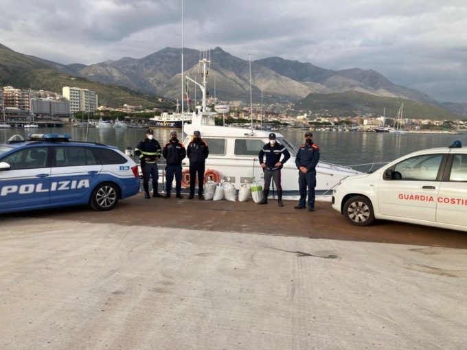 CASSINO: LA STRADALE SEQUESTRA TELLINE PESCATE ILLEGALMENTE