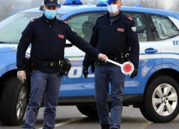 ROMA: NON SI FERMA ALL’ALT E TENTA DI INVESTIRE UN POLIZIOTTO, ARRESTATO