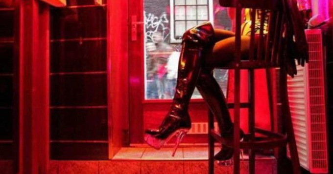 ROMA: PROSTITUZIONE NELLO STUDIO FOTOGRAFICO