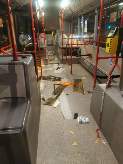 ROMA: TIFOSI VITESSE DANNEGGIANO BUS