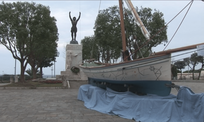 FORMIA: LA BARCA A VELA HORMIAE SOLCHERÀ IL MEDITERRANEO