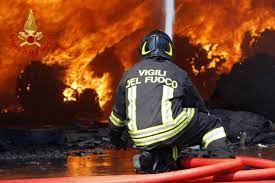 ROMA: TRE AUTO A FUOCO NELLA NOTTE