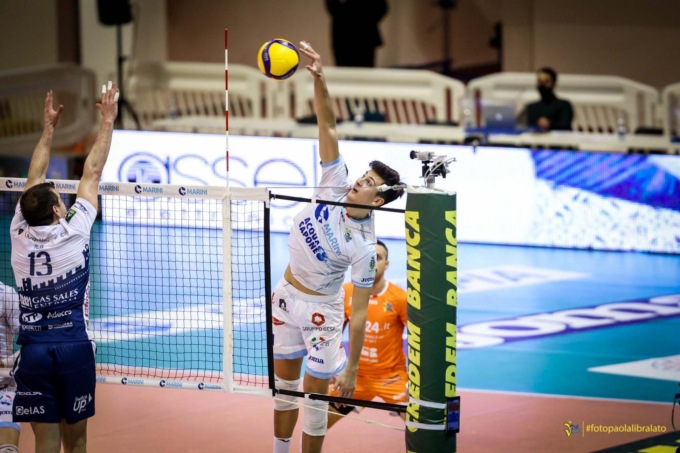 PALLAVOLO SUPERLEGA: TOP VOLLEY VERSO GARA 2. UN PREMIO PER TOMMASO RINALDI.
