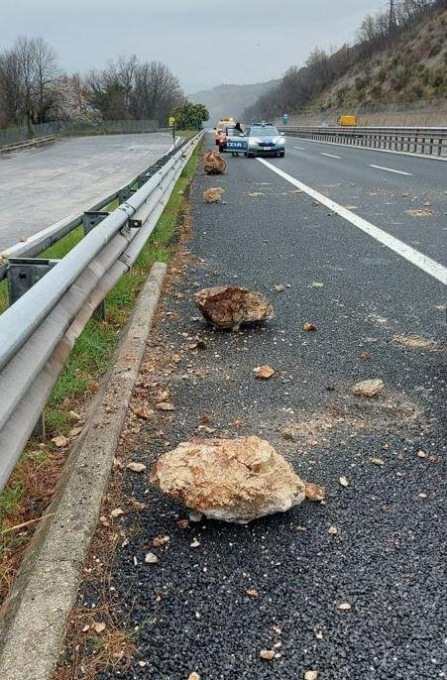 FRANA IN A24: CHIUSO UN TRATTO IN DIREZIONE ROMA