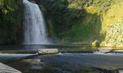 La cascata si tinge di giallo per Papa Francesco