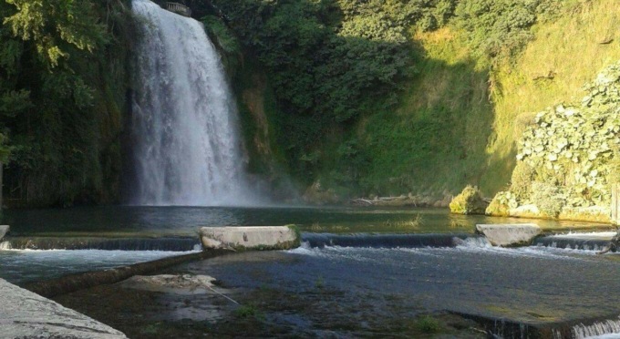 La cascata si tinge di giallo per Papa Francesco