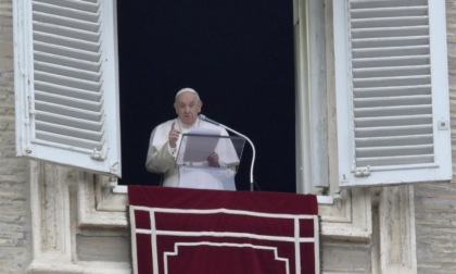 CITTA' DEL VATICANO: "FERMARE LA GUERRA, È DISUMANA E SACRILEGA"