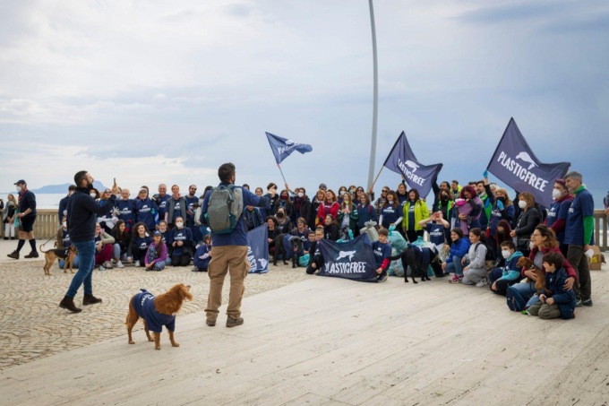 LATINA: PLASTIC FREE A CAPO PORTIERE
