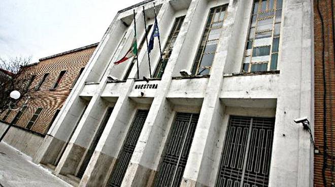 LATINA: PERSEGUITA LA EX, AMMONIMENTO PER UN GIOVANE