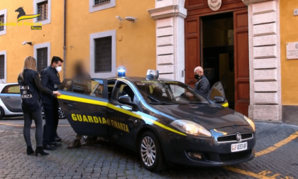 ROMA: MAZZETTE IN CAMBIO DI PERMESSI, TRE ARRESTI