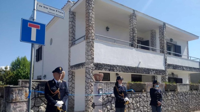 LATINA: VILLA CONFISCATA CONSEGNATA ALLA QUESTURA