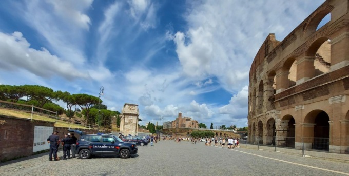 ROMA: CONTROLLI IN CENTRO, SANZIONATI 4 VENDITORI AMBULANTI ABUSIVI