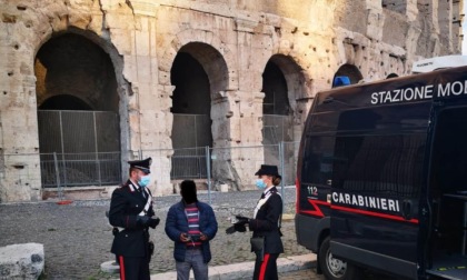 ROMA: ABUSIVISMO COMMERCIALE, BLITZ DEI CARABINIERI NEL CENTRO STORICO