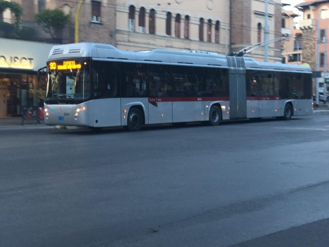 ROMA: NOMENTANA, TRAFFICO IN TILT. CAVI DEL FILOBUS CADUTI A TERRA