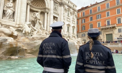 ROMA: FONTANA DI TREVI, SANZIONE PER DUE TURISTI
