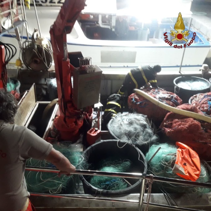 CIVITAVECCHIA: PESCHERECCIO IN DIFFICOLTA’, L’INTERVENTO