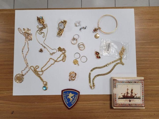CASSINO: RAGGIRANO UN’ANZIANA, ARRESTATI