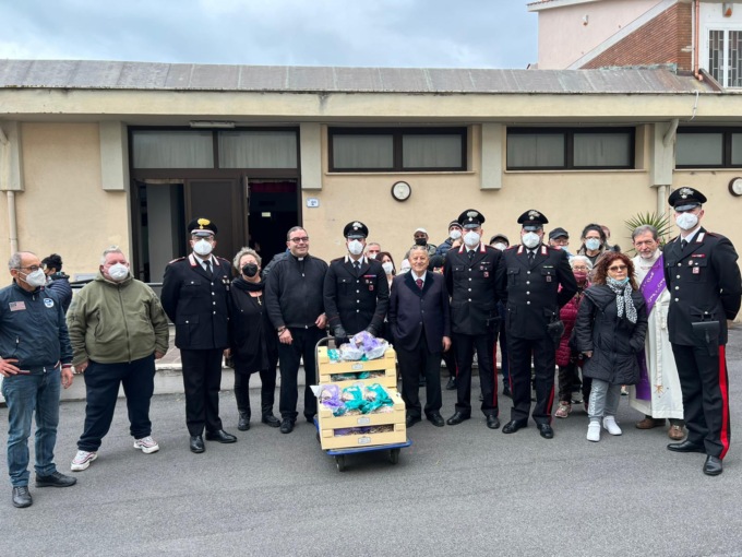 NETTUNO: CARABINIERI CONSEGNANO COLOMBE ALLA CARITAS