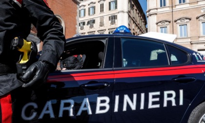 ROMA: UBRIACO CON UNA PATTUMIERA CERCA DI SFONDARE IL BANCOMAT, ARRESTATO