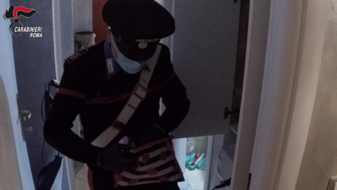 ROMA: SPACCIO DI DROGA, CONTROLLI ANCHE IN PROVINCIA. 13 ARRESTI