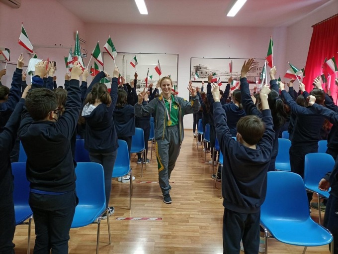PONTINIA: L’OLIMPIONICA VALENTINA RODINI VISITA LE SCUOLE
