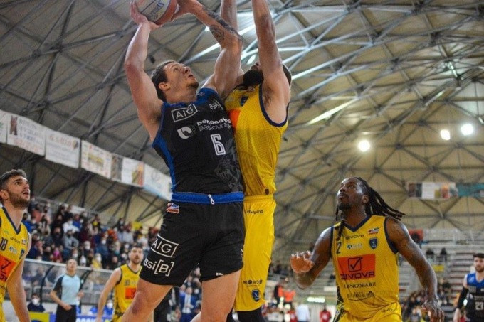 BASKET: LEGA DUE, INIZIA LA FASE AD OROLOGIO.