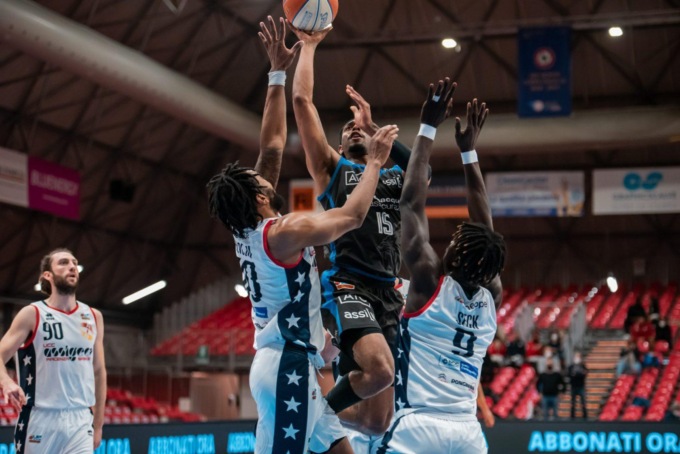 BASKET LEGA DUE: SCONFITTE PER LATINA E STELLA AZZURRA