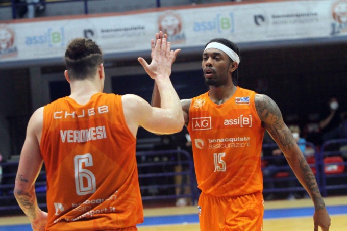 BASKET LEGA DUE: BENACQUISTA LATINA, BATTUTA MILANO