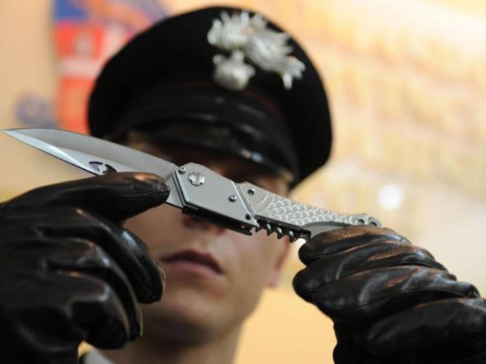 ROMA: SI ACCOLTELLANO DURANTE LA TRATTATIVA PER LA VENDITA DI 3 OROLOGI, PROGNOSI RISERVATA PER UN 39ENNE