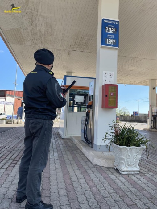 LATINA: CARO BENZINA, CONTROLLI E SANZIONI