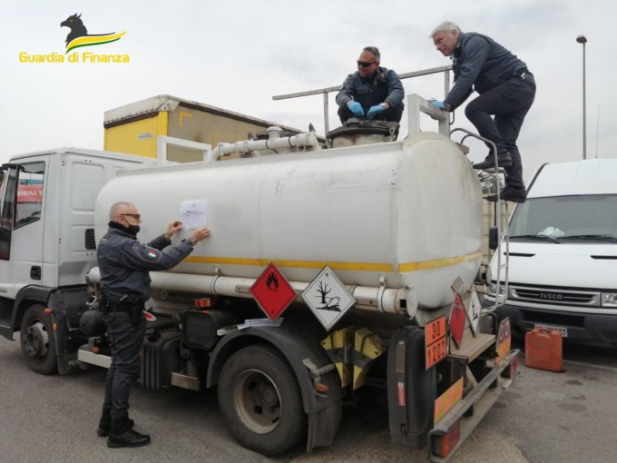 GROTTAFERRATA: CARBURANTI DI CONTRABBANDO, DUE DENUNCE