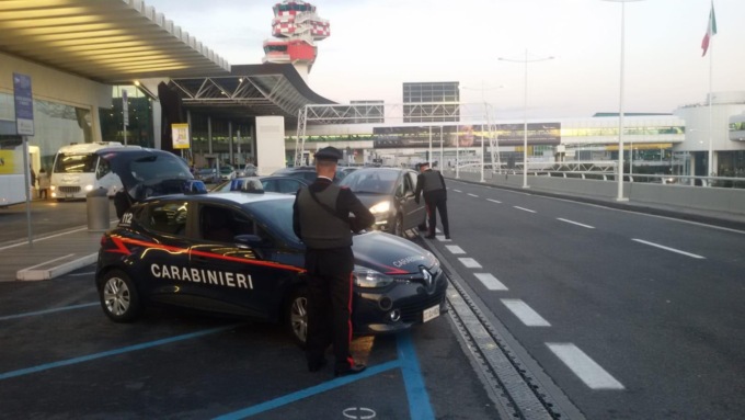 FIUMICINO: CONTROLLI ALL’AEROPORTO, SANZIONATI DUE NCC ABUSIVI