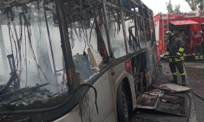 ROMA: ANCORA UN BUS IN FIAMME