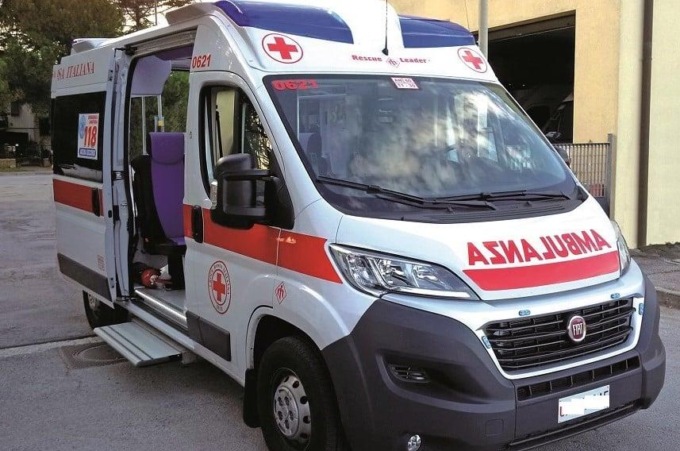 FIUMICINO: A LEZIONE DI GUIDA INVESTE MAMMA E BAMBINA