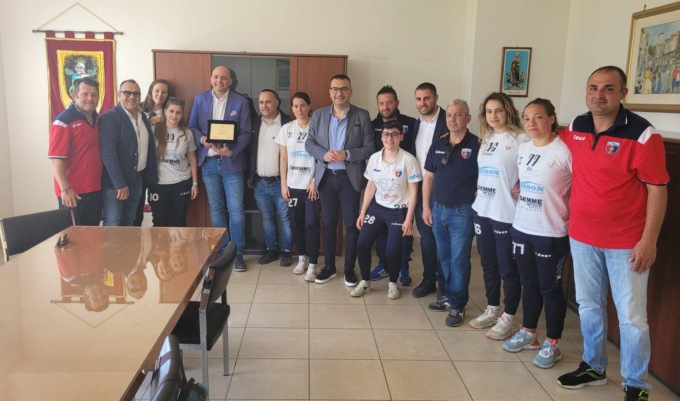 CALCIO A 5 FEMMINILE: VIS FONDI PREMIATA PER LA PROMOZIONE IN A1