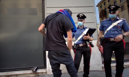 ROMA: FURTI E RAPINE, 5 ARRESTI