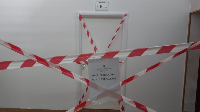 LATINA: CROLLA CONTROSOFFITTO A SCUOLA, FERITI TRE STUDENTI