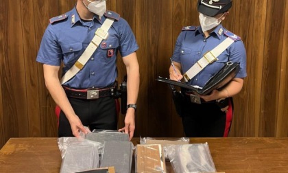 ROMA: 9 CHILI DI COCAINA IN CASA, ARRESTATO